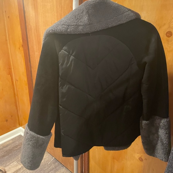 Shearling coat with collar - Picture 2 of 2